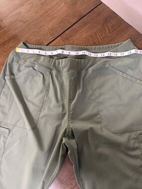 3 piece, Women’s Olive Green Cargo scrub set!